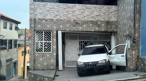 Motorista Embriagado Invade Residência e Causa Danos no Parque Uirapuru, em Guarulhos (Foto-Reprodução)