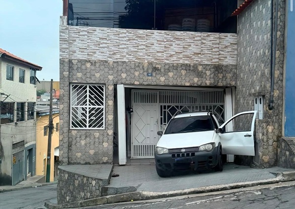 Motorista Embriagado Invade Residência e Causa Danos no Parque Uirapuru, em Guarulhos (Foto-Reprodução)