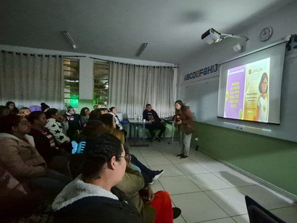 Conselho Tutelar orienta famílias sobre prevenção à violência e importância da frequência escolar (Foto: Divulgação/PMG)