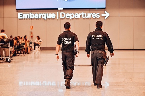 PF apreende mais de 13 kg de cocaína e prende 13 pessoas no Aeroporto de Guarulhos