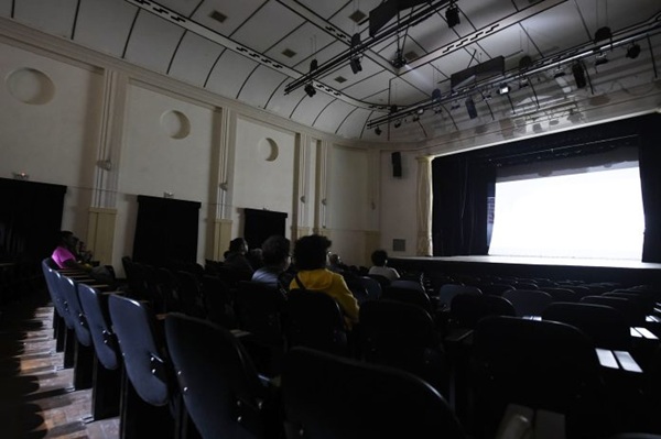 Cinema Gratuito: Teatro Padre Bento exibe filme para a família nesta sexta-feira (Foto: Nícollas Ornelas / PMG)