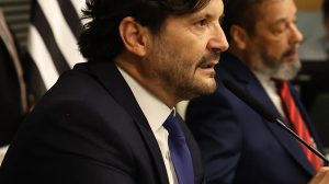 Tarcísio e Flávio Bolsonaro devem participar em Guarulhos do lançamento da pré-candidatura (Marco/Alesp)