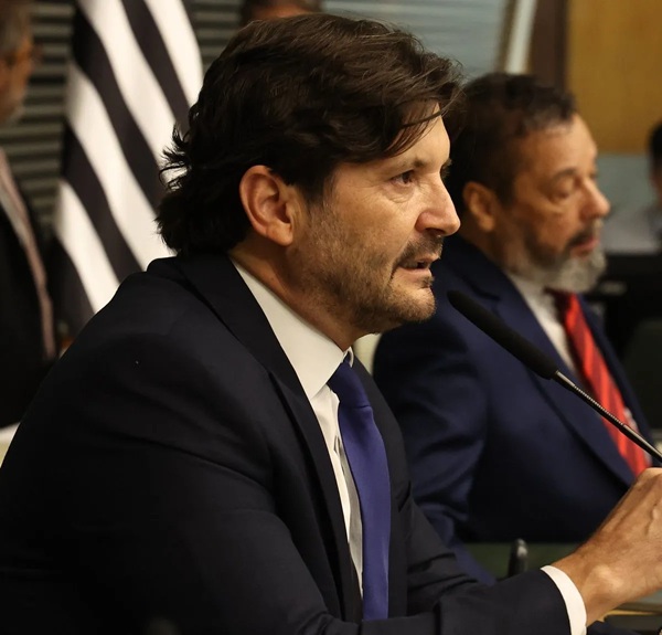 Tarcísio e Flávio Bolsonaro devem participar em Guarulhos do lançamento da pré-candidatura (Marco/Alesp)