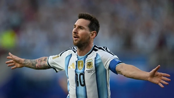 Messi pode se tornar hoje o maior artilheiro da história das Copas (Roberto SCHMIDT/AFP)