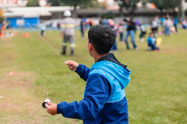 Revoada de pipas reúne 500 estudantes da rede municipal de Guarulhos em ação de conscientização (Foto: Gezer Amorim/PMG)