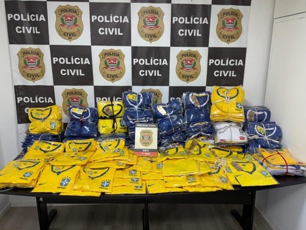 Polícia apreende mais de 50 mil figurinhas e álbuns falsificados da Copa do Mundo em São Paulo (Foto-Governo de São Paulo/Divulgação)