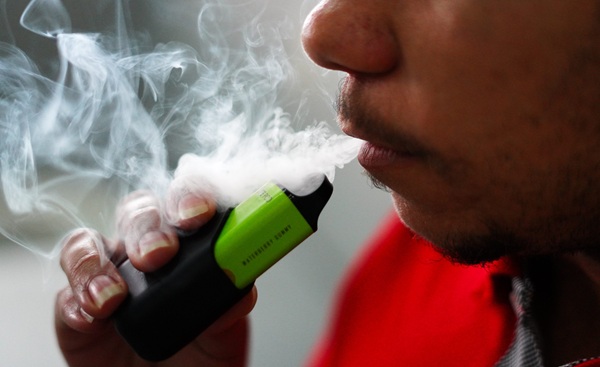 Uso de cigarro eletrônico entre jovens preocupa (Foto-Reprodução)