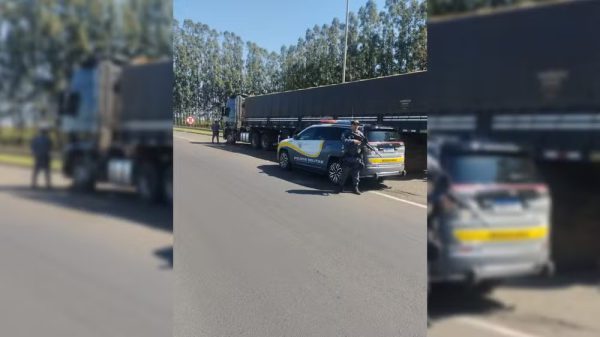 Caminhão roubado em Guarulhos durante sequestro (Foto-Reprodução)