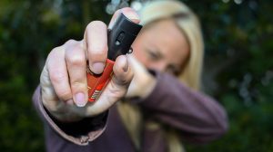 Mulheres maiores de 18 anos poderão comprar e portar spray de pimenta (Dan Race/Adobe Stock)