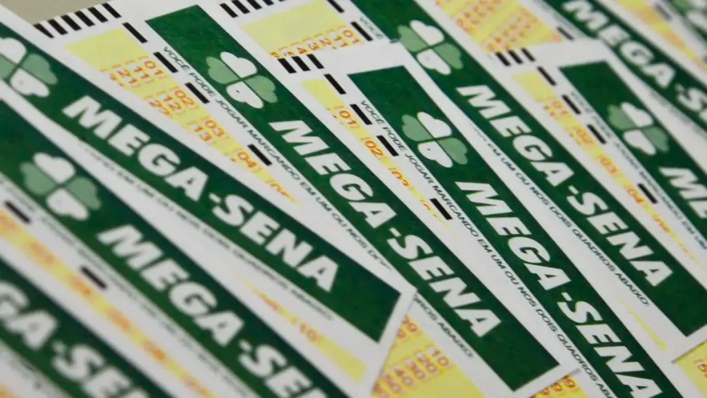 Ninguém acerta dezenas da Mega-Sena e prêmio acumula em R$ 42 milhões Ninguém acerta dezenas da Mega-Sena e prêmio acumula em R$ 42 milhões