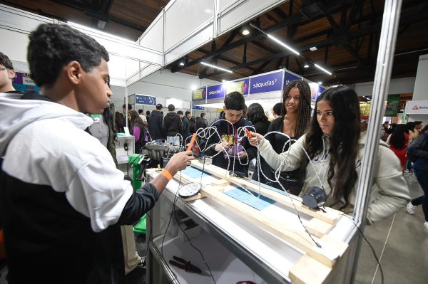 Feira do Estudante abre oportunidades (Imagem: Fábio Nunes Teixeira / PMG)