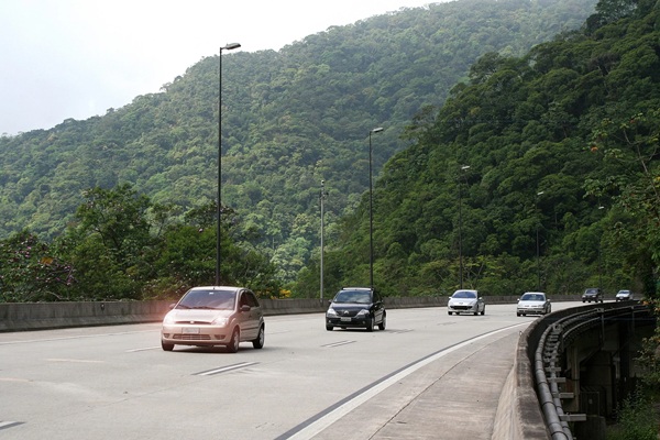 Saiba como funciona o uso de farol em rodovias (Foto: Divulgação/Governo de São Paulo)