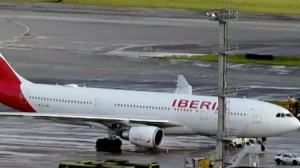 Avião da Iberia faz pouso de emergência em Guarulhos (Foto: Reprodução)