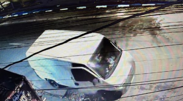 Criminosos usam furgão para furtar R$ 20 mil (Foto-Reprodução)